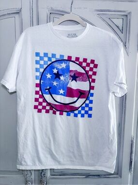 Sugar Flower Americana Smiley Graphic Tee White Size Large